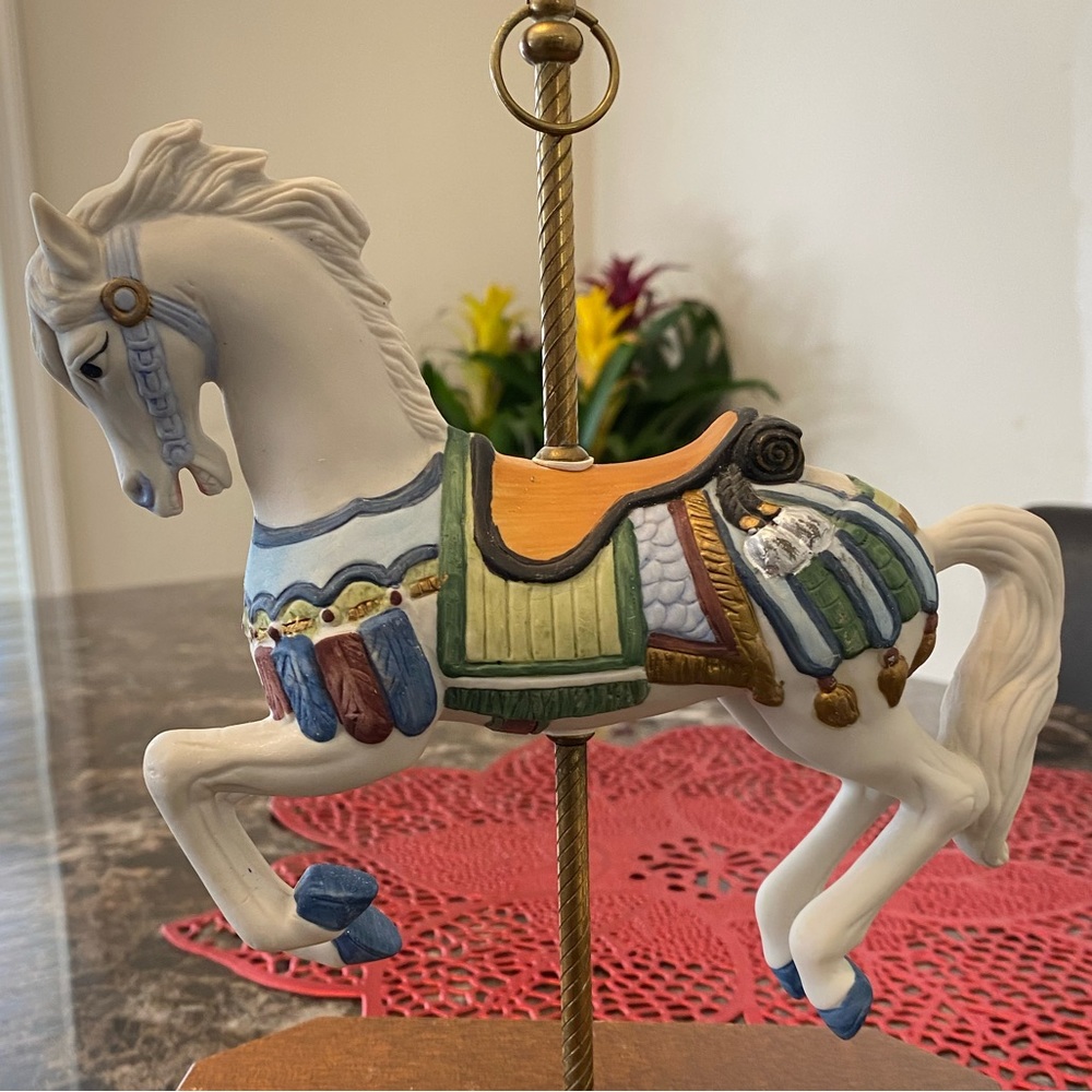 VINTAGE CAROUSEL HORSE FIGURINE 🎠 - Picture 3 of 16